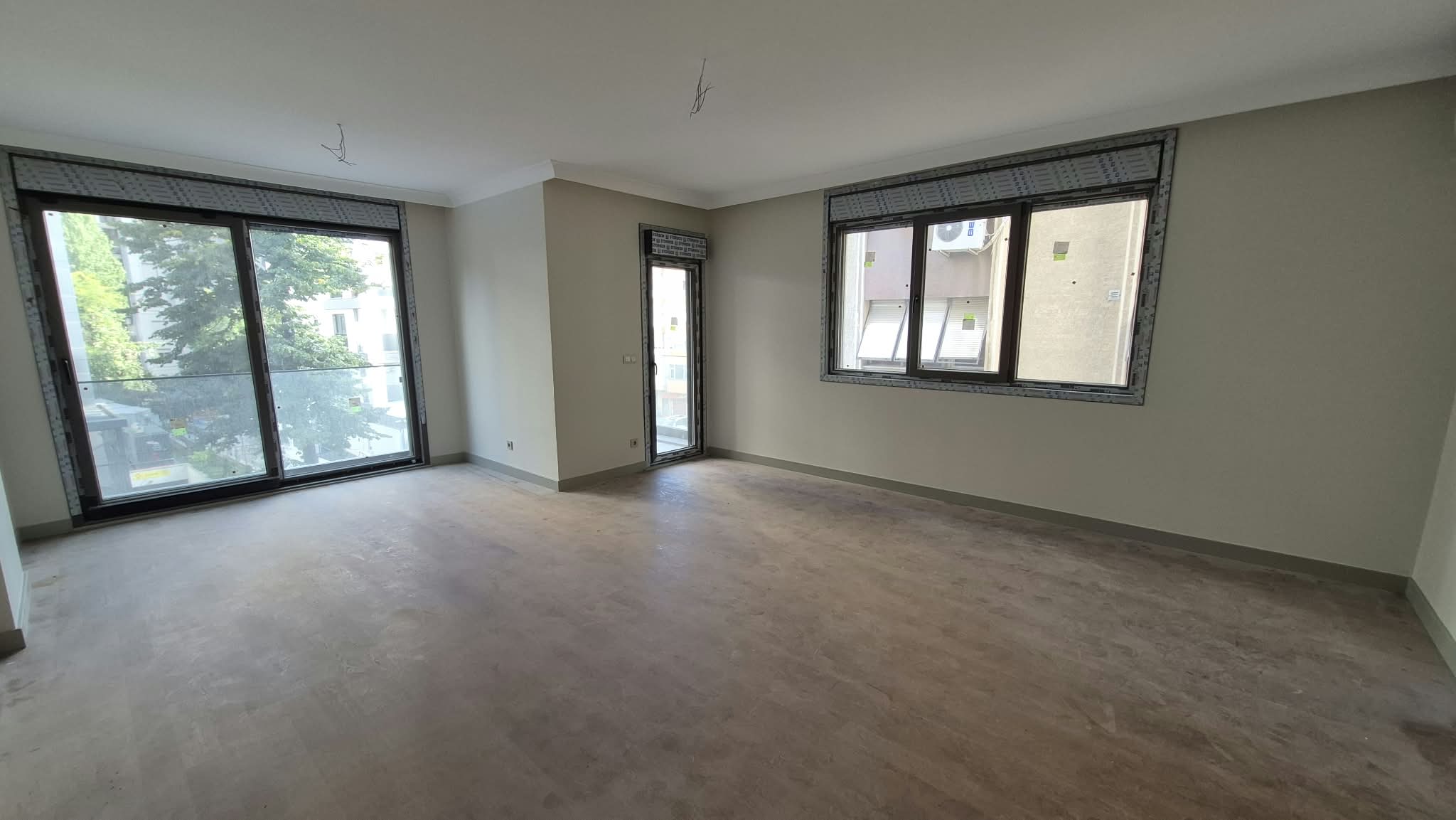 BAŞARI'DAN BAĞDAT CADDESİNE Y&Uuml;R&Uuml;ME MESAFESİNDE 3+1 150M2 